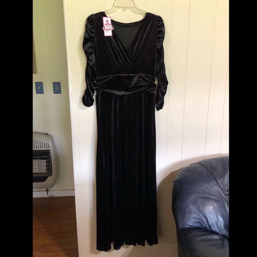 Black velvet Medshe evening dress